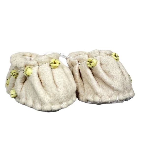 HANDMADE 100% Wool Floral Pique Baby Bootie Slippers - Picture 1 of 8